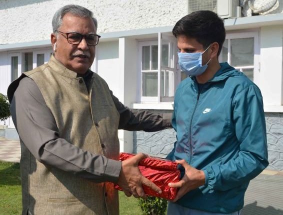 Advisor Khan felicitates Basit Bilal for topping NEET from J&K