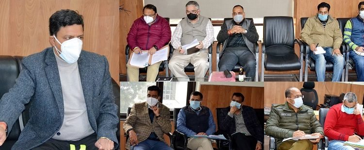 Div Com reviews enforcement measures to check illegal extraction, construction along Tawi Bed