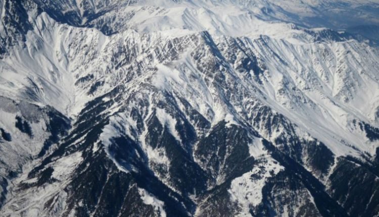 Snowfall in Ladakh, Chinese soldiers leave the hills