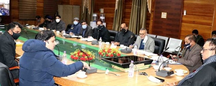 Navin Choudhary reviews functioning of Agriculture, Horticulture departments