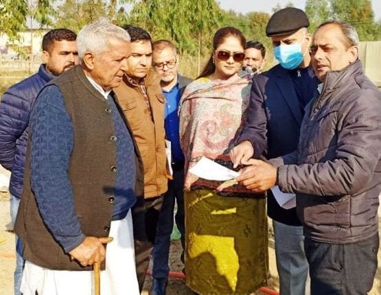 Dr. Hina Bhat inspects Beekeeping cluster at Samba