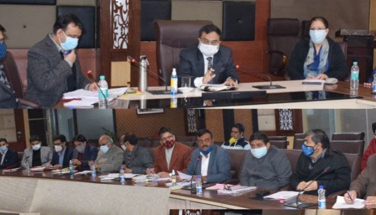 M.K.Dwivedi holds meeting with construction agencies of major development projects