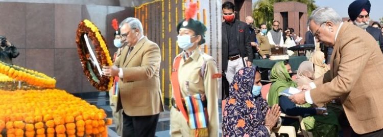Advisor Farooq Khan pays homage to Martyrs at Balidan Stambh