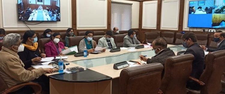 Pr. Commissioner Dulloo reviews PMDP projects in health sector
