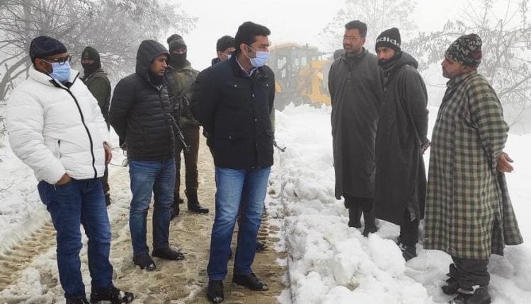 Links and lanes main focus as snow-clearance was stepped up in Srinagar