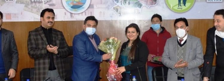 District admin Udhampur accords farewell to outgoing officers