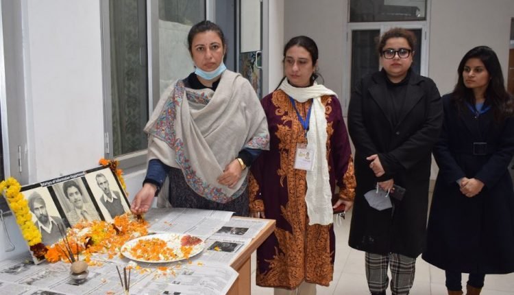 Pays floral tributes to Martyrs of Department