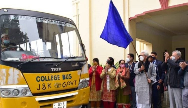 Lt Governor flags off Girls Contingent for 15 day Ski Course & Training at Gulmarg