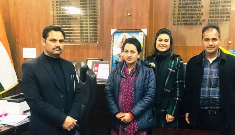 First Woman Driver Pooja Devi calls on DC Kathua
