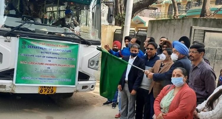 Director Agriculture Jammu flags off 26 farmers for Exposure Visit outside UT