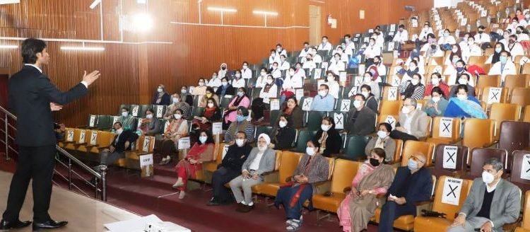 GMC Jammu organises motivational lecture on ‘super positivity’