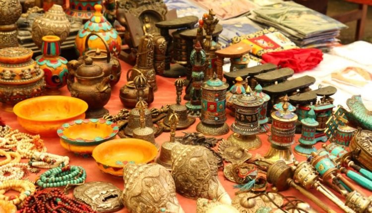 Director H&H visits Handicrafts Exhibition at Dilli Haat
