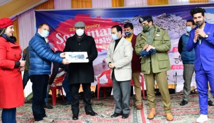 Advisor Baseer Khan inaugurates Sonamarg winter festival