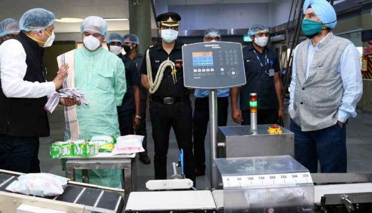 Lt Governor visits AMUL Plant at Anand, Gujarat;Modalities being explored for promoting Milk Production & Dairy-farming