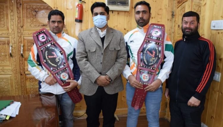 7th Thaiboxing championship:  DC B’pora felicitates 2 belt winners
