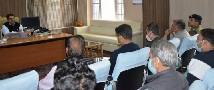 DDC Rajouri meets fruit, vegetable association members