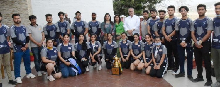Advisor to Lieutenant Governor Farooq Khan meets J&K Roll Ball teams