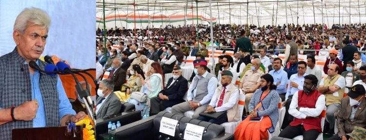 Lt Governor leads “Azaadi Ka Amrut Mahotsav” celebrations in J&K