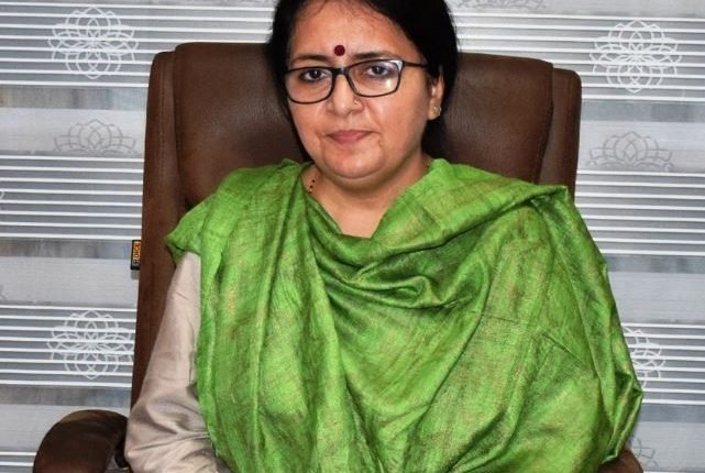 SARAS Fair provides   platform to rural women   to showcase and sell their products: Indu Chib