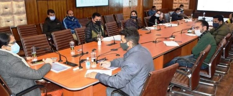 Sarita Chauhan reviews functioning of Labour Department in Kashmir