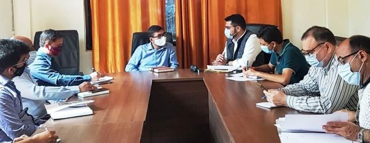 DC Kathua, MD NHM review COVID-19 containment measures at Lakhanpur