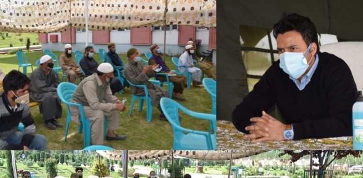 Religious leaders have a key role in the battle against Covid-19: DC Kulgam