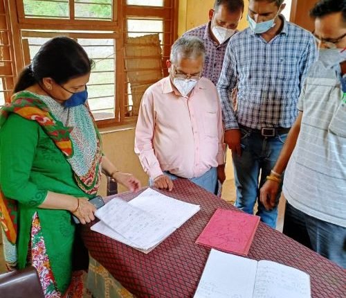 Director AHD Jammu visits field centers in Udhampur and Reasi district