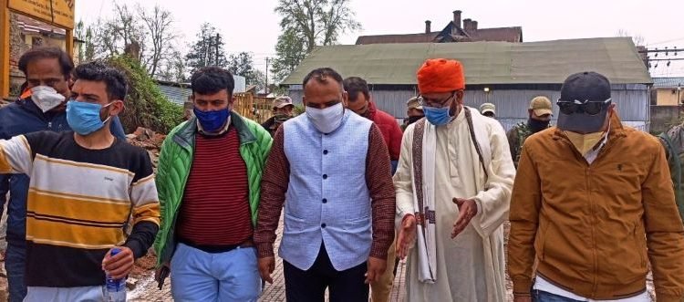 Div Com visits Mukhdoom Sahab Shrine, Chatti Padshahi Gurudwara, Ganpatyar Temple