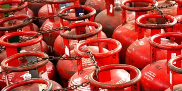 LMD books two delivery boys for overcharging on cooking Gas