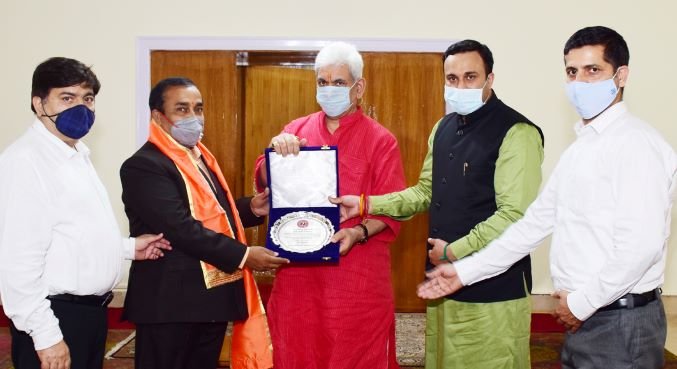 Members of Shri Kailakh Jyotish Avim Vedic Sansthan Trust; SS Jain Sabha call on Lt Governor