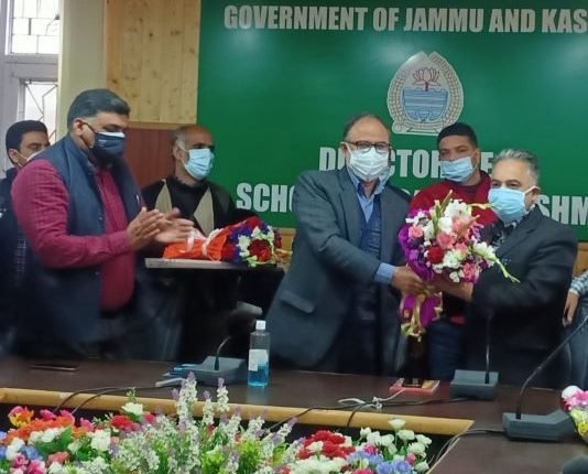 Dr. Tasaduq Hussain Mir assumes charge as DSEK;Public grievances to be addressed on priority