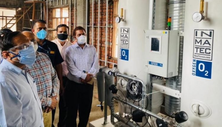 Advisor Bhatnagar Visits GMC Kathua, reviews COVID measures