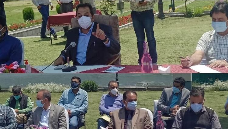 Advisor Baseer Khan reviews Covid management, meets various stakeholders