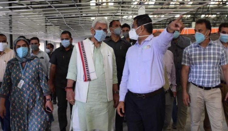 Lt Governor visits DRDO's 500-bedded under-construction Covid Hospital at Khonmoh