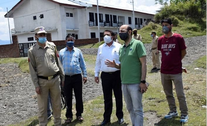 DC reviews enforcement of corona curfew in Ramban town, adjoining villages