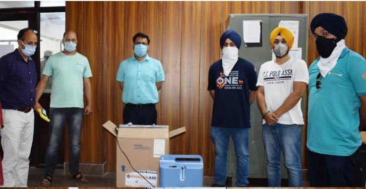 Khalsa Aid donates 5 Oxygen Concentrators to Doda Administration