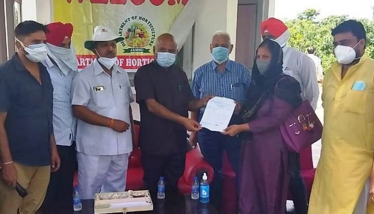 Bhalwal Farmers acquainted with modern horticulture techniques, Govt schemes at Kisan Ghosti prog