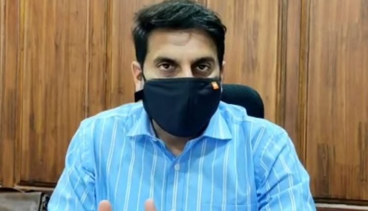 District Admin Srinagar holds Awareness-cum-Registration program for un-organized workers of Education Deptt