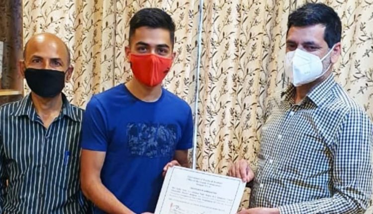 DC Budgam felicitates Rahil Nabi for securing 100% Scholarship in Georgetown University, USA