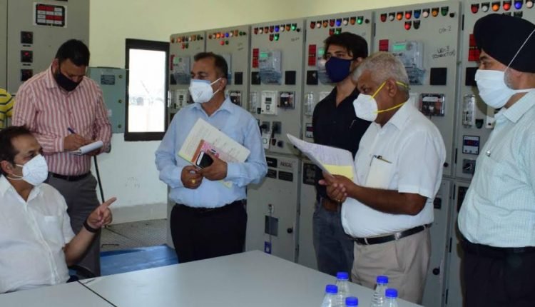 Advisor Baseer Khan conducts surprise inspection of various power stations and installations