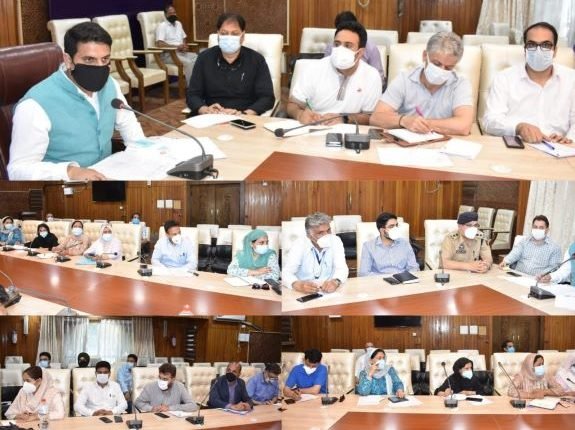 DC Srinagar reviews implementation of directions of the Chief Secretary