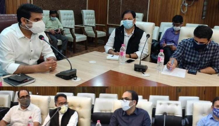 DC Srinagar holds consultation with Trade/Business bodies
