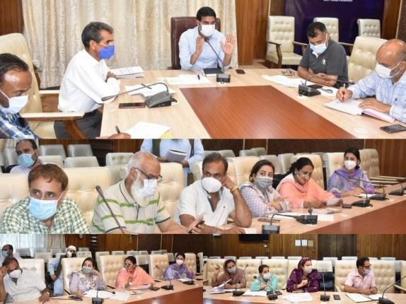 DDC Srinagar reviews progress of works under PRI Grant, JJM
