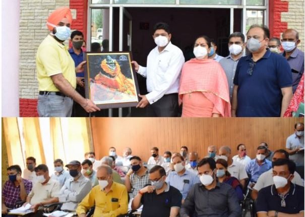 Div Com listens to public grievances at Ransoo in Reasi