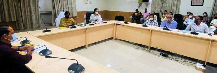 DC Samba Anuradha Gupta reviews functioning of School Education Department