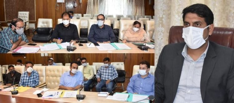 DDC Sgr chairs meeting of Sub Committee for rehabilitation of Dal dwellers