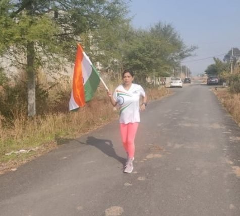 Farooq Khan compliments Seema Kharyal for creating 3 world records