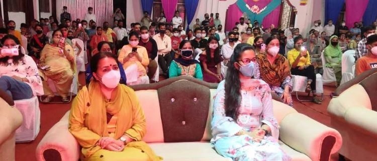 DC Udhampur inaugurates screening of movie “Nasha”