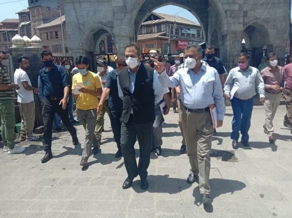 Advisor Baseer Khan visits Dastgeer Sahib, Naqshbandi Sahib Shrines, Hariparbat fort
