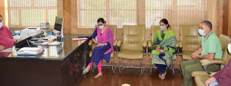Navin Choudhary discusses modalities for e-auction of wholesale cum retail fish shops at Narwal Jammu